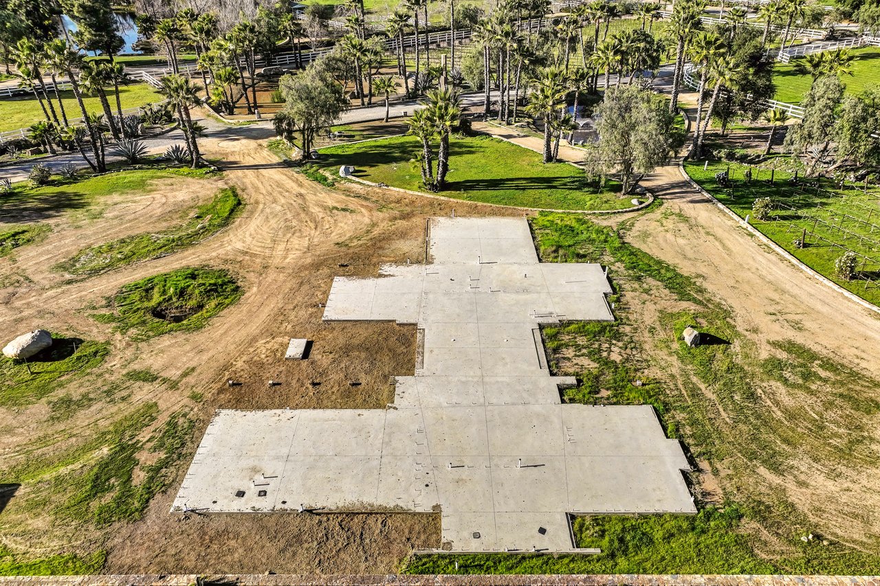 40801 Avenida La Cresta