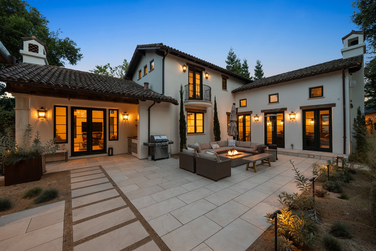 893 Laverne WAY
