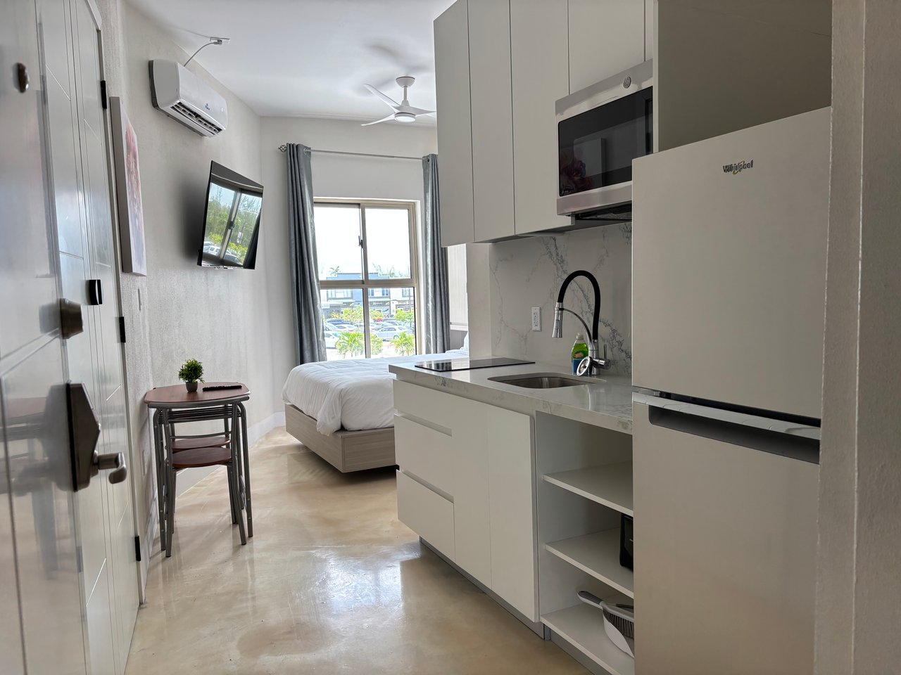 SUITES ONE WEST | STUDIO