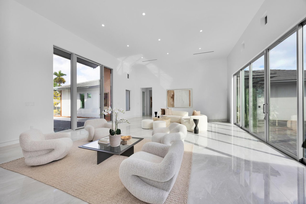 Your Private Resort - Everyday Of The Week