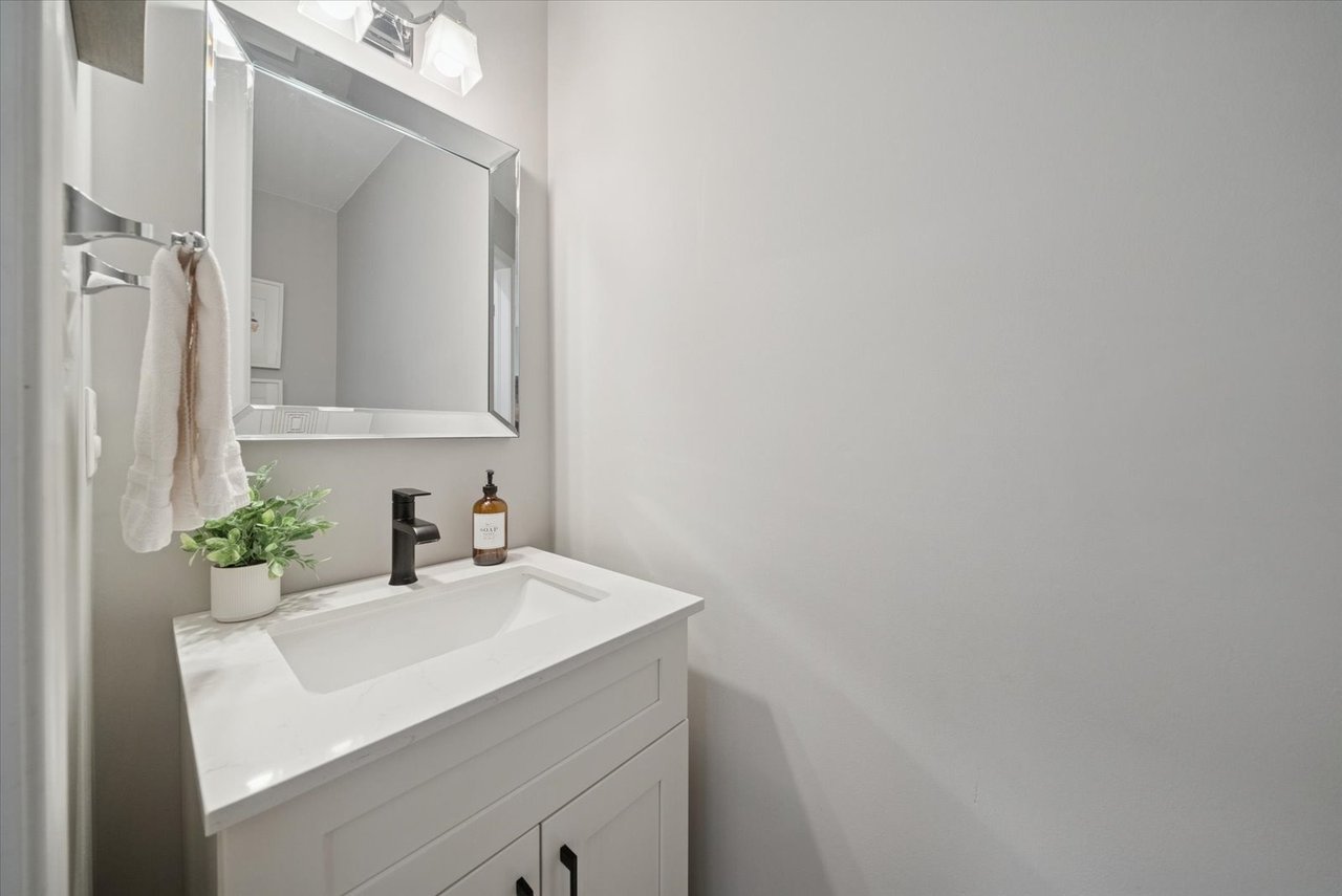 77 Fred Silvester rd