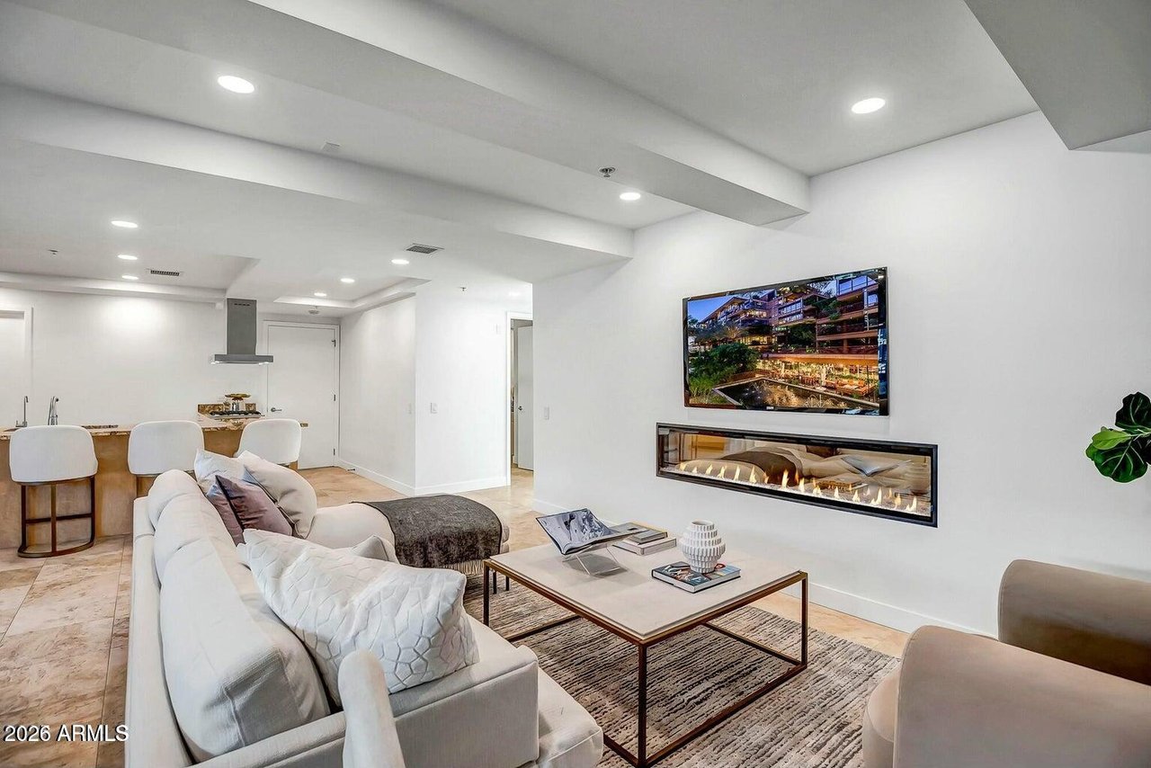 7121 E Rancho Vista Dr, #5011