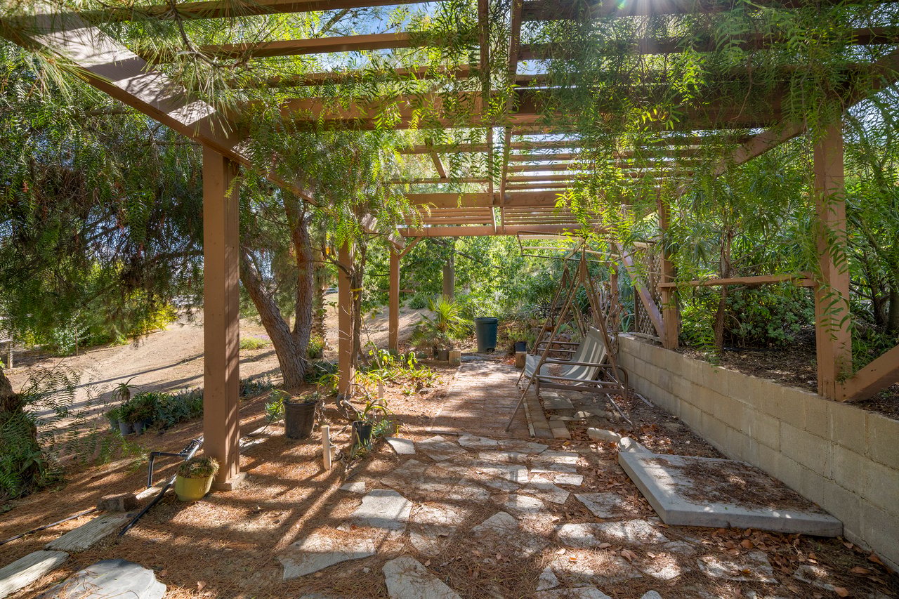 21100 Paseo Montana