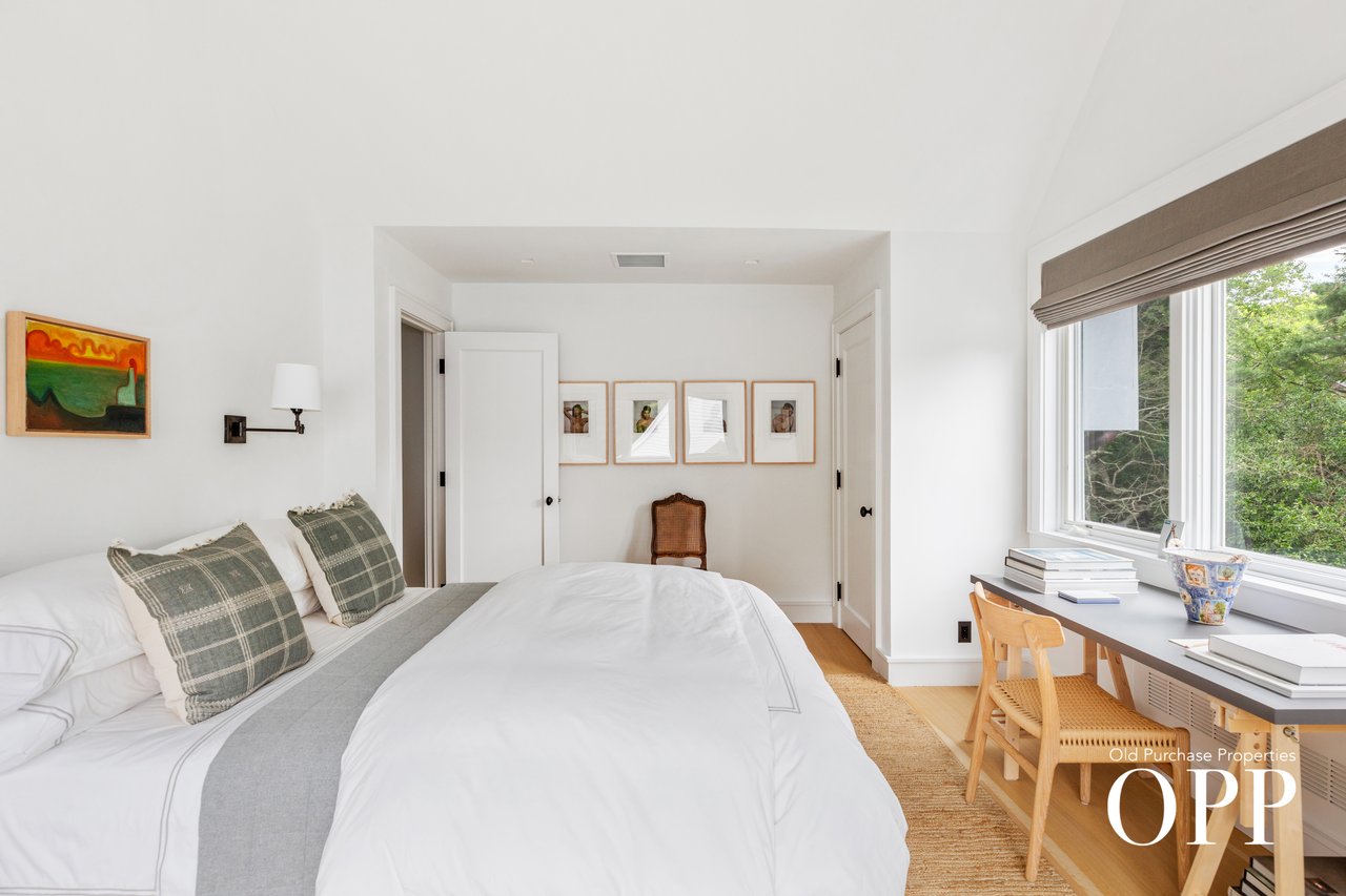 HIGHEST NON-WATERFRONT SALE IN BELLPORT VILLAGE