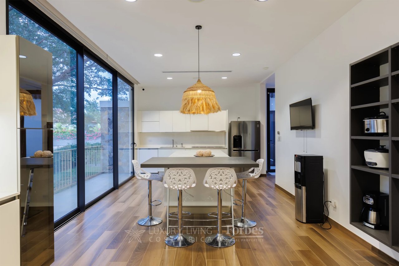 20166 - Paradise Estate: 4-Bedroom Villa with Spa & Pool in Pinilla