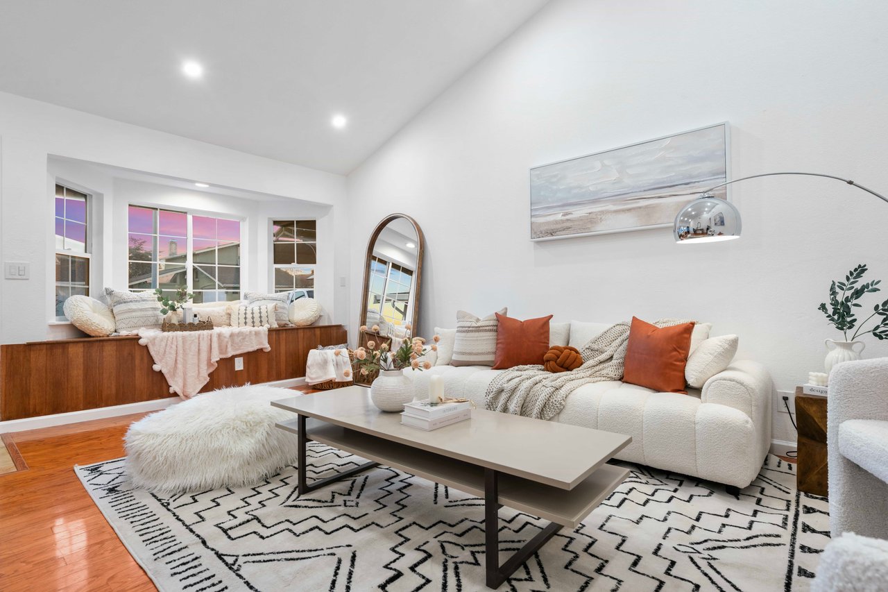 32490 Lake Temescal Ln