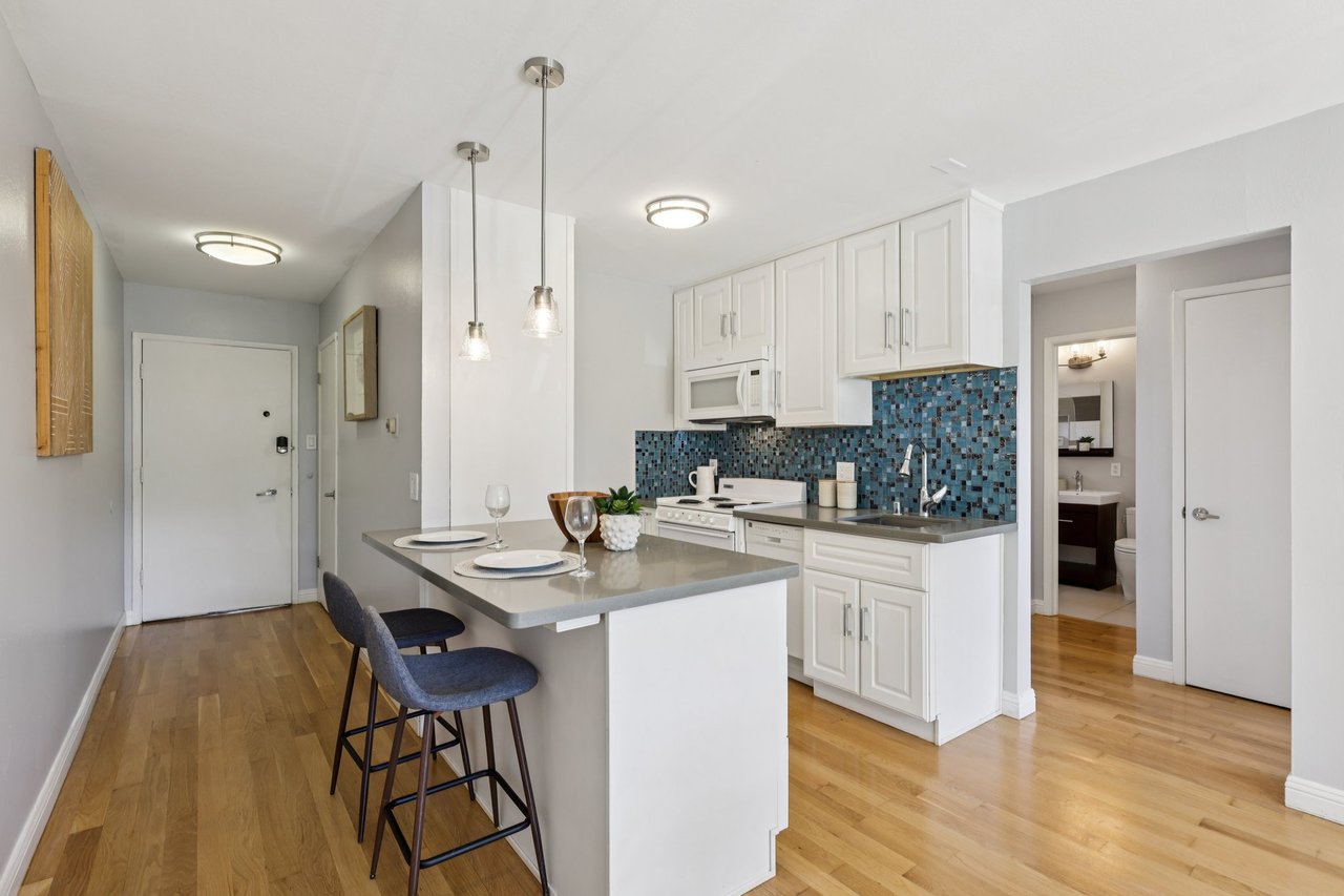 930 Elizabeth St #1