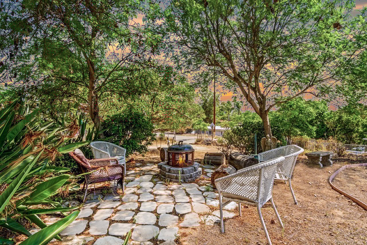 3261 Mary Ln