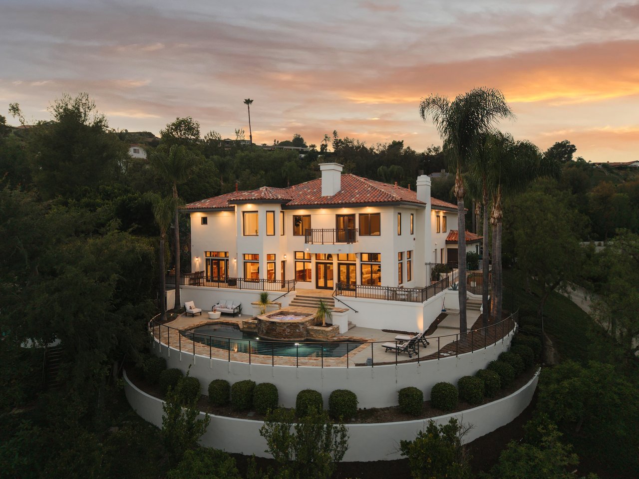 1805 Holly Tree Lane