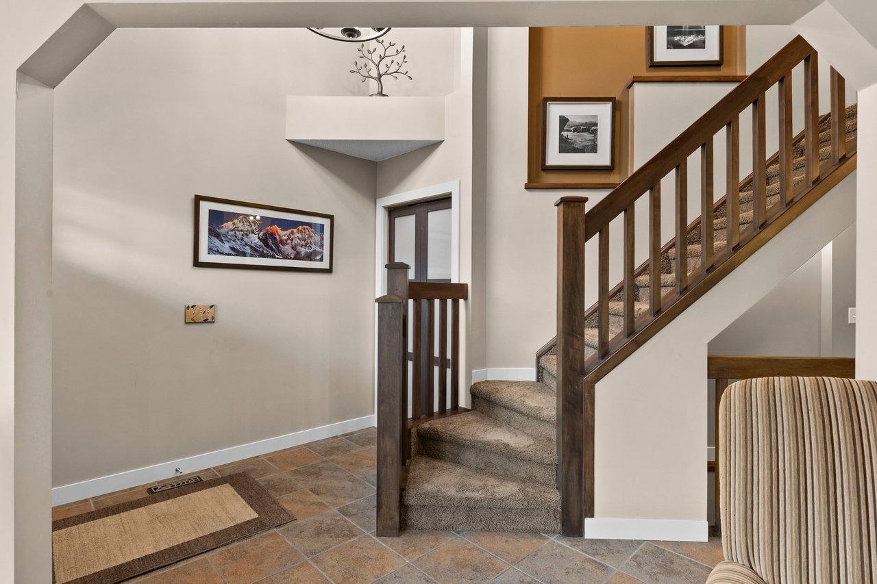 7 Valley Creek Bay NW