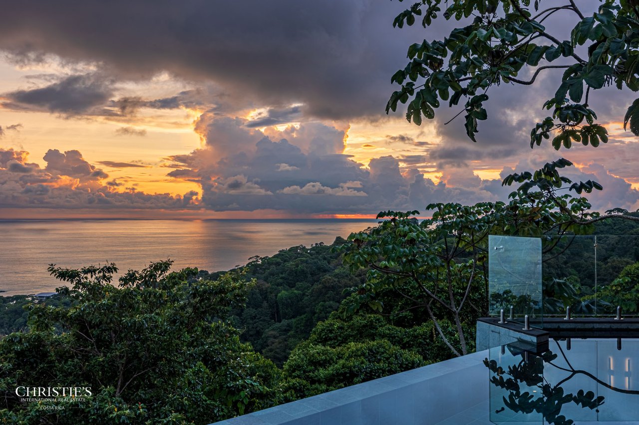 Luxury Estate in Escaleras — 5.5 Acres Majesty of Incredible Ocean Views 