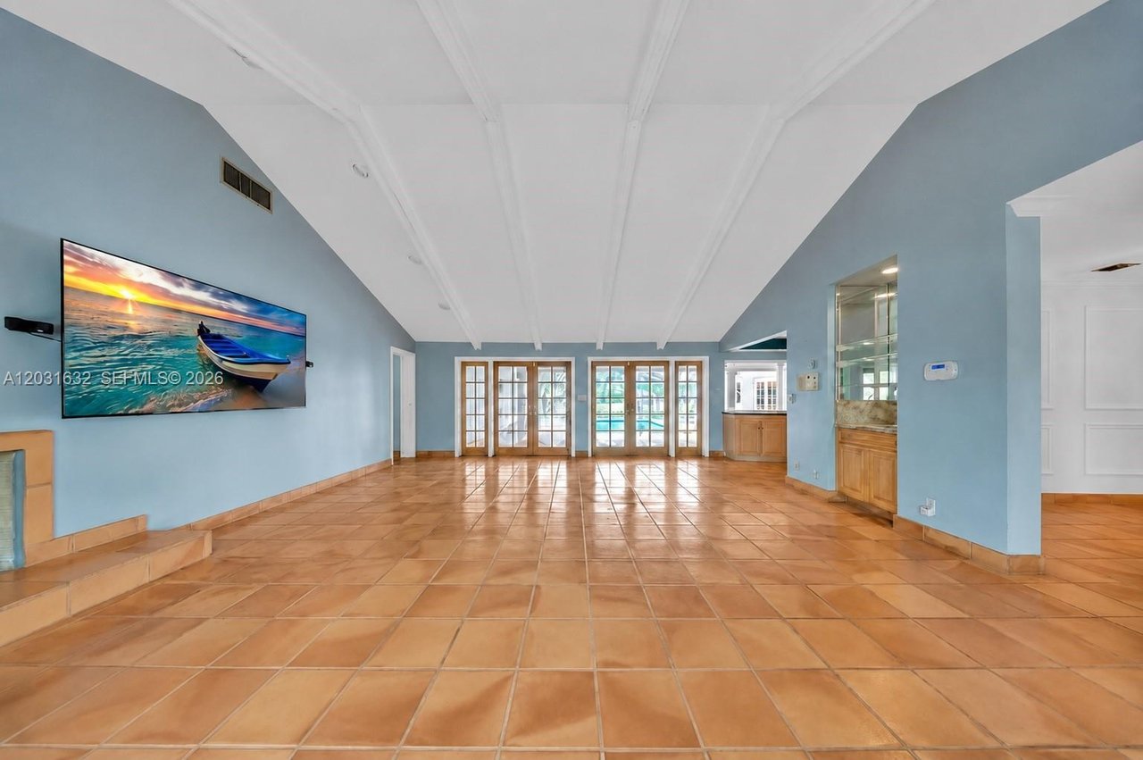 8820-n-lake-dasha-drive-plantation-fl-home-sold-living-area