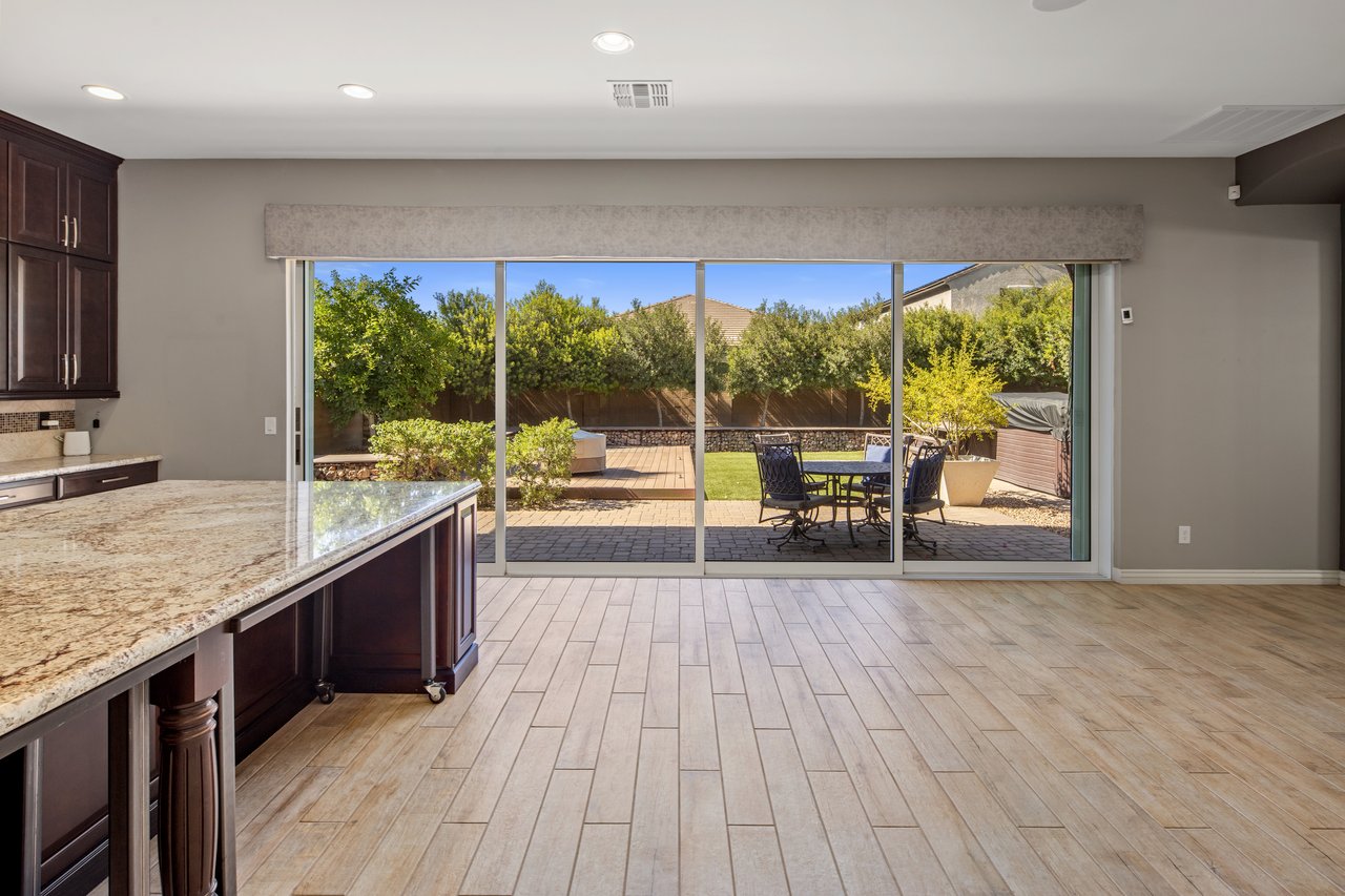 2932 E Madison Vistas