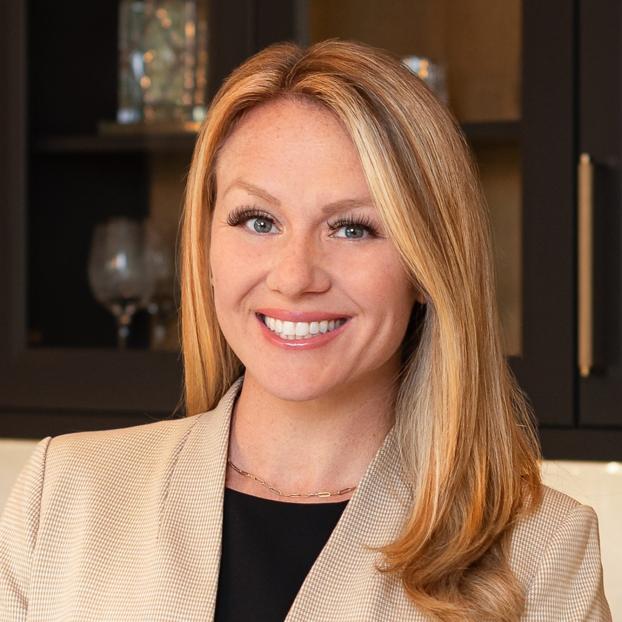Mary Cesaretti Downers Grove, IL Real Estate Agent Headshot