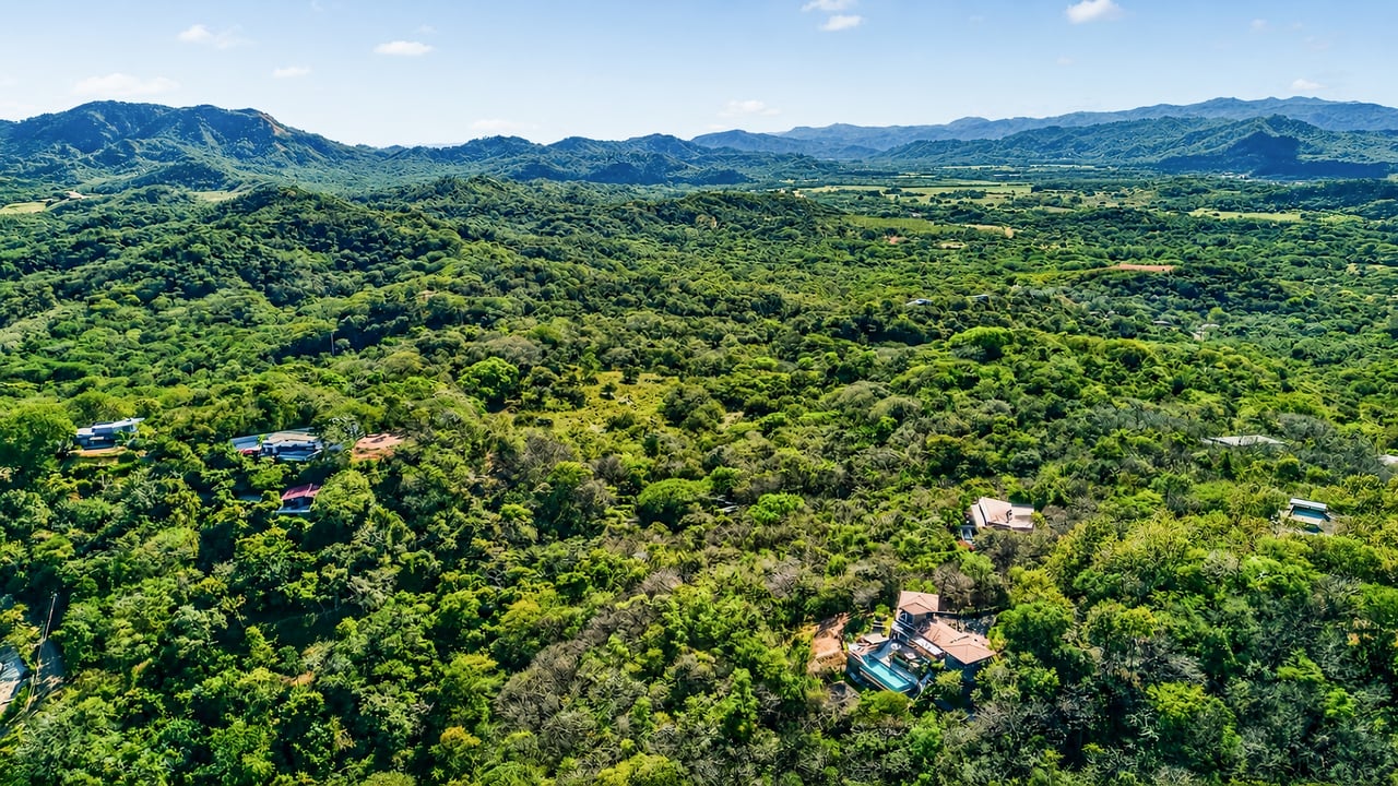 Casa Pochote | Artisan Luxury Villa in Tamarindo | Pool, Jacuzzi & Langosta Beach Club Membership Included