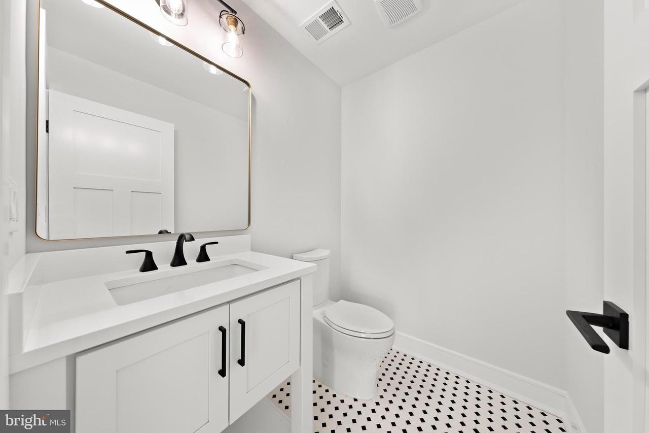 	352 N 5th St, Surf City Boro, NJ 08008