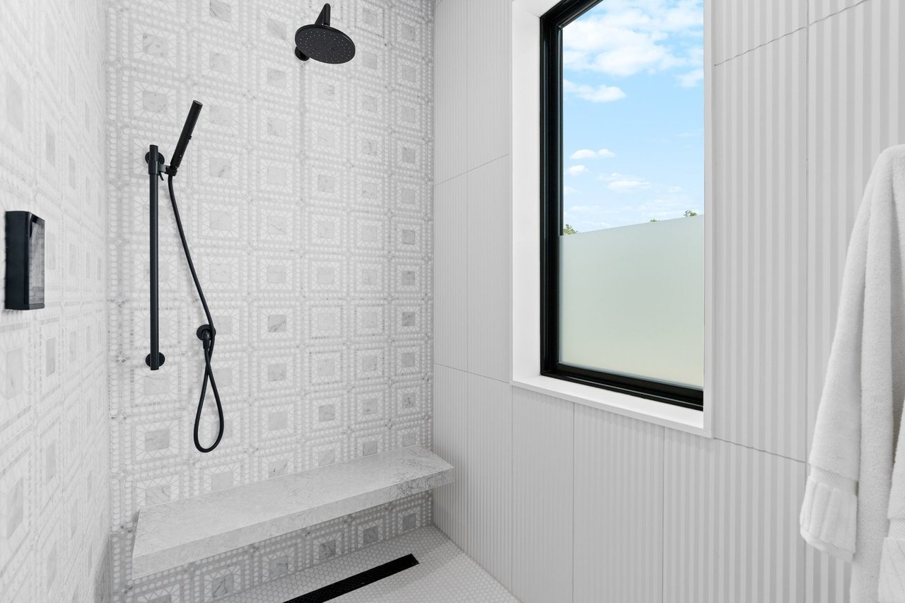 Luxxis Design 1104 Summit