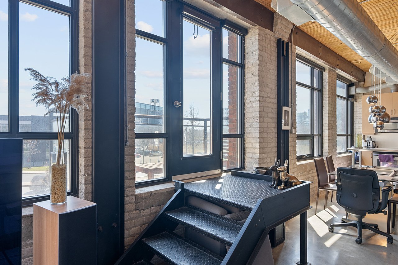 68 Broadview Ave S Unit: 203