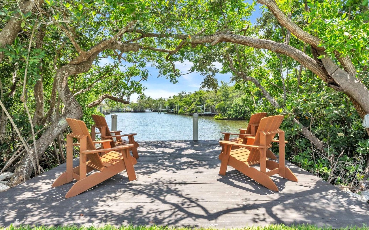 Why Working With a Waterfront Home Specialist in Anna Maria, FL Makes All the Difference