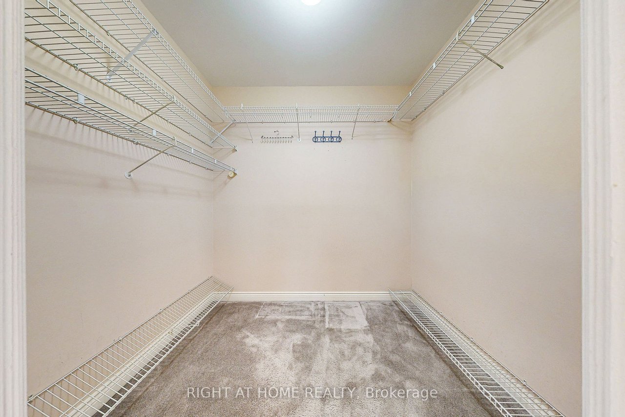 PENTHOUSE IN PRIME NORTH YORK 