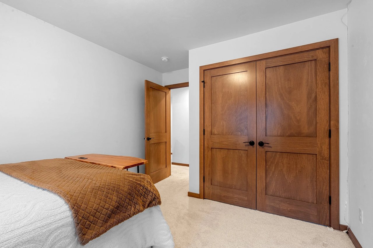 Ellis Hills - Howard Condo