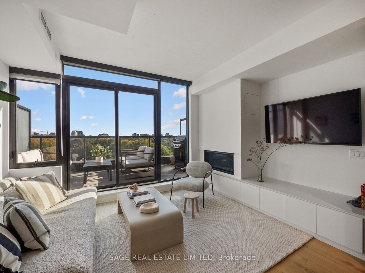 THE CARVALO ON COLLEGE PENTHOUSE