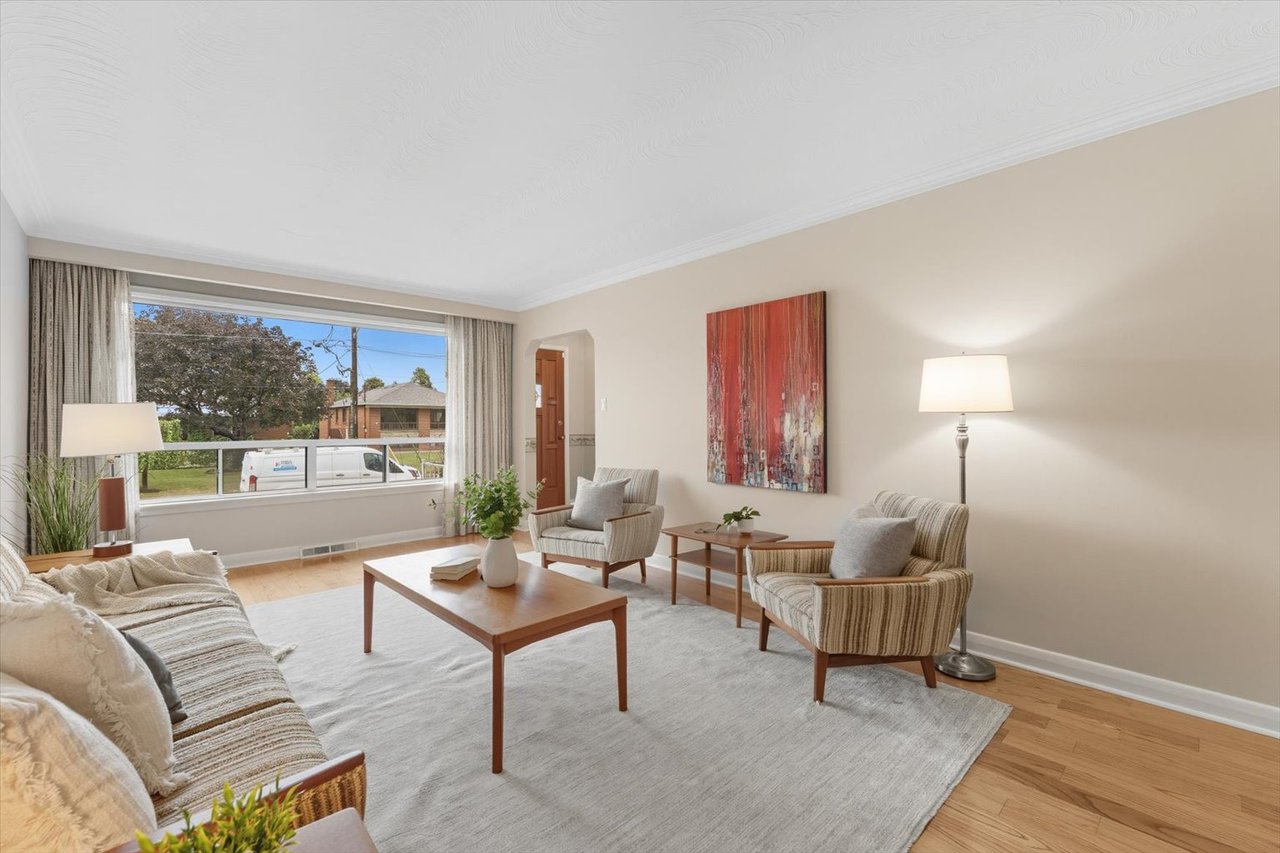 6 Berryton Ave