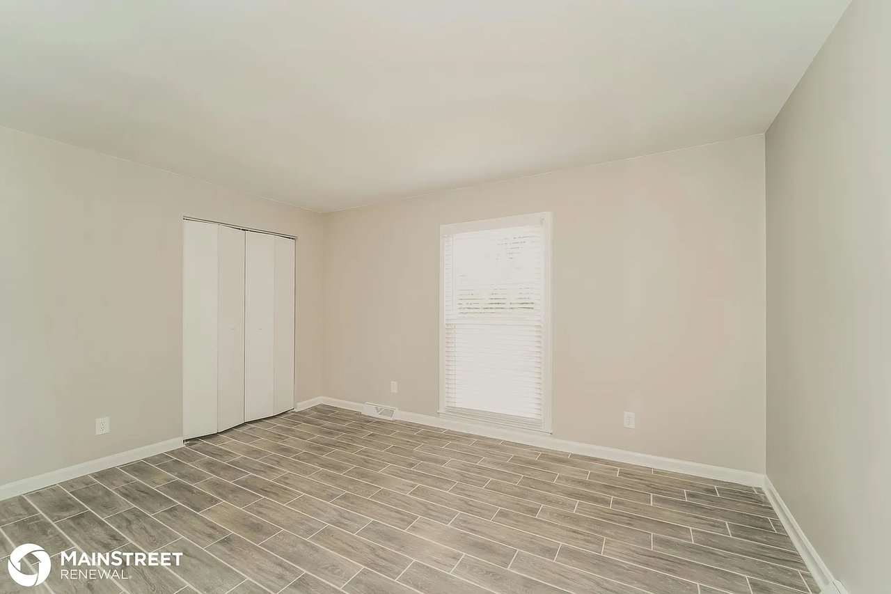 6022 Farm Pond Ln