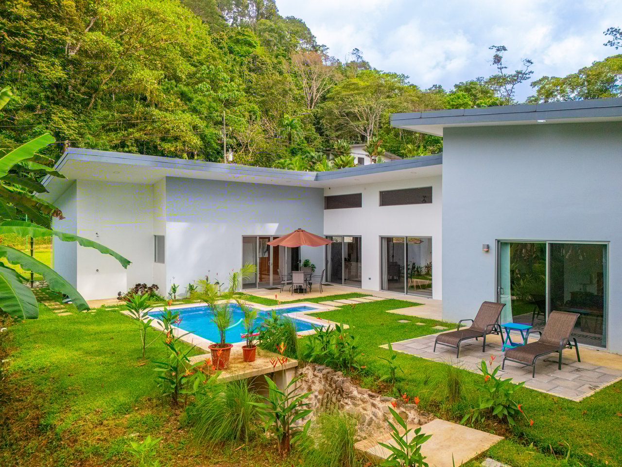 Brand New Home! Nature Lovers Escape by Uvita's Bamboo Forest and Swimming Holes