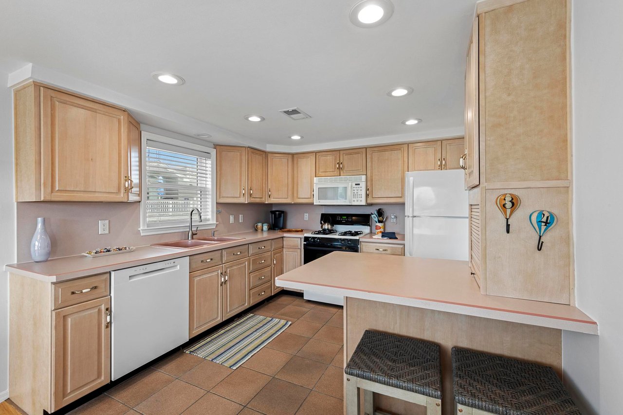 229 Merivale Ave. (1st and 2nd floor), Beach Haven