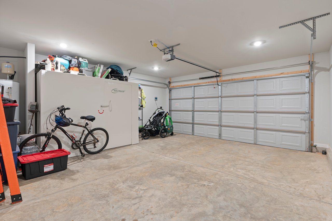 5 BEDROOMS! 3 BATHROOMS! ALMOST BRAND NEW!