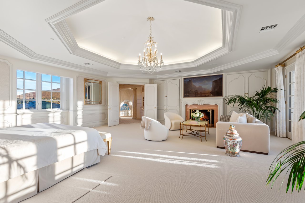 996 Vista Ridge Lane