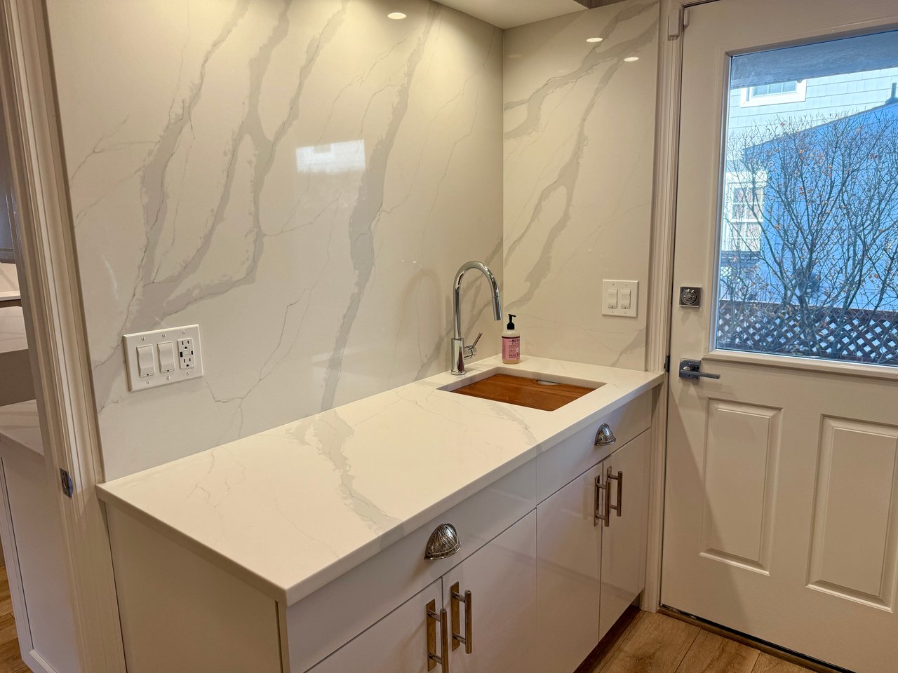 #1098 Beautiful Bayfront with Pool