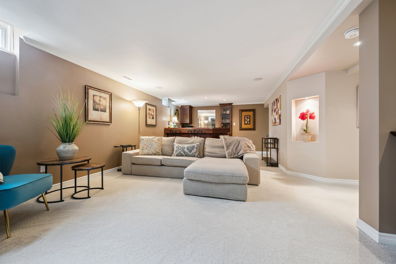250 Mccraney Street W