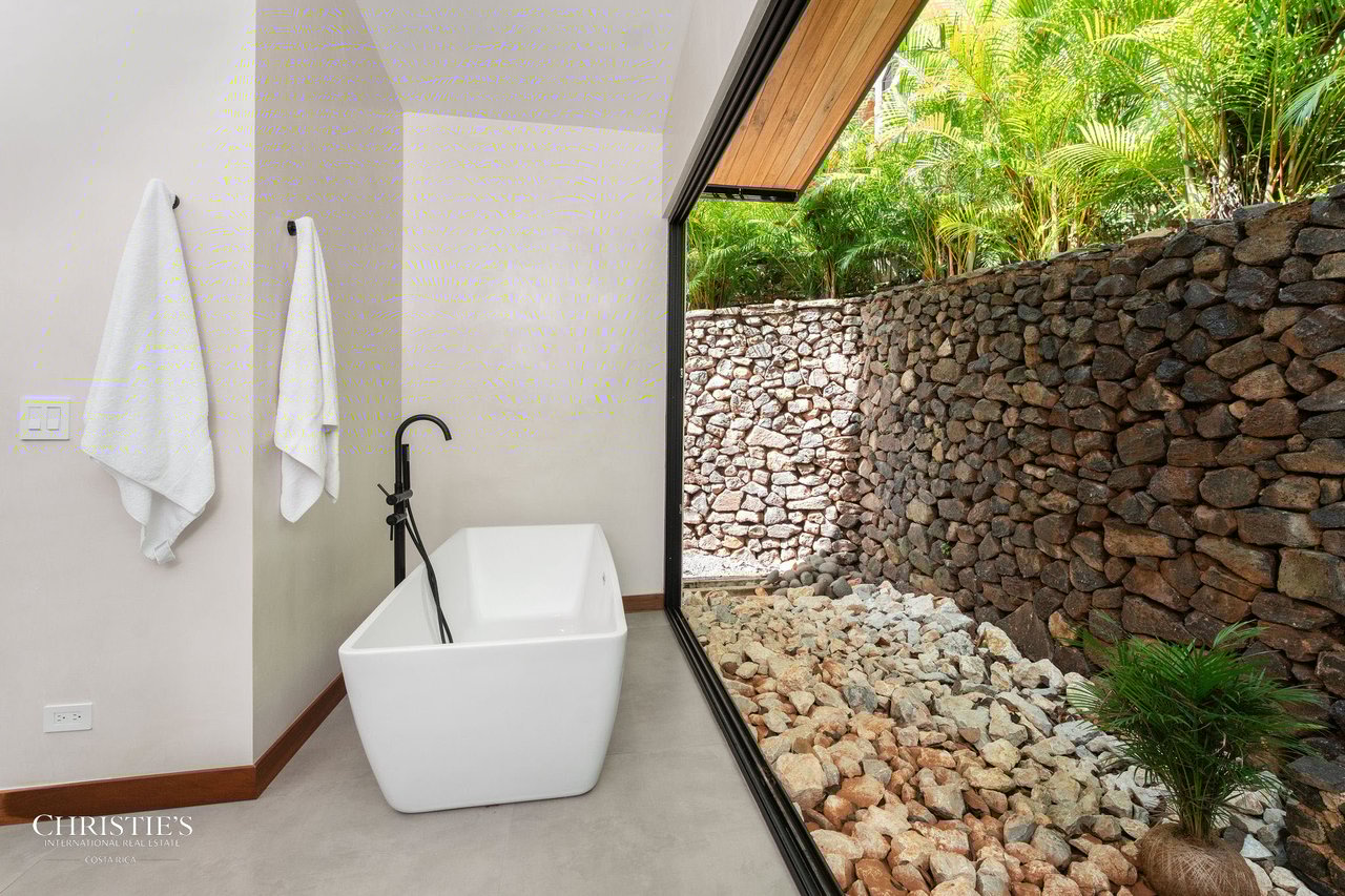 Casa Lola – Contemporary Beachside Oasis in Playa Grande