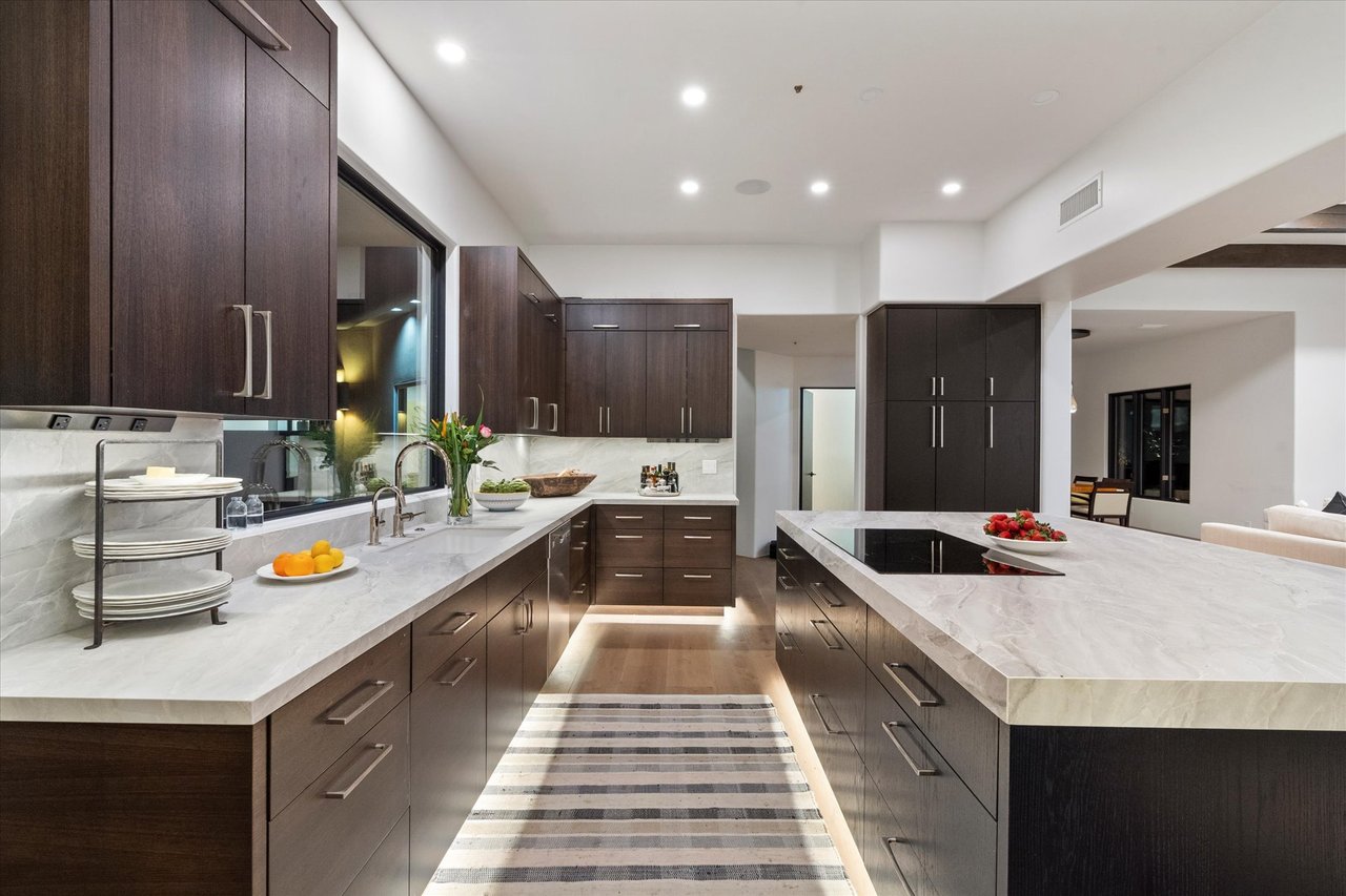 10046 E Hidden Valley Rd