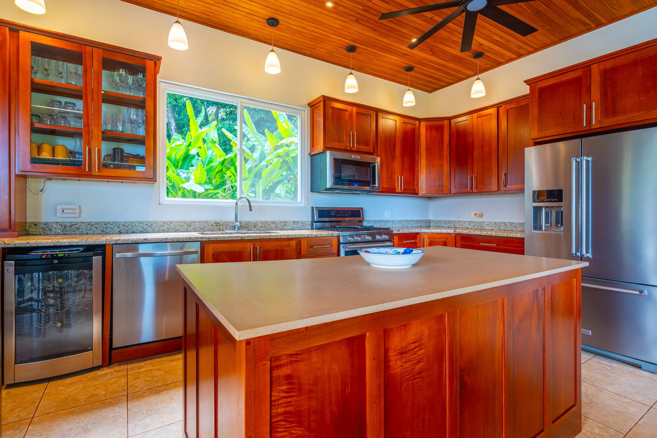 Casa de Orquideas - Mountains, Ocean and Jungle with Privacy In Gated Community, Ojochal