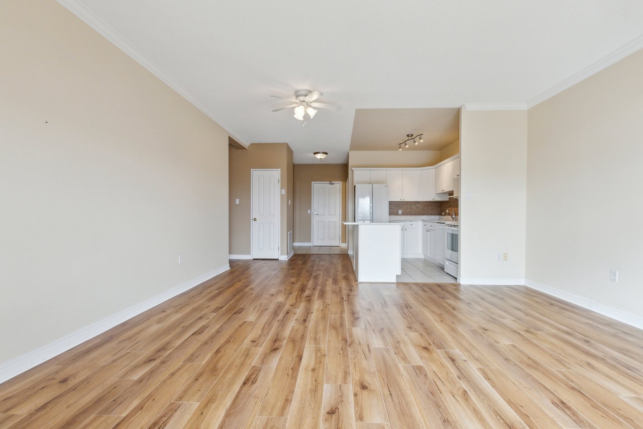 60 Wyndham Street S #909