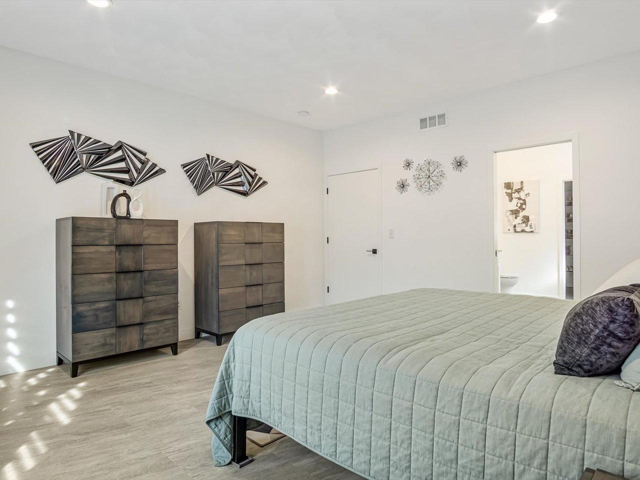 Contemporary Freeburg Villa on a Quiet Cul-de-Sac: 428 Firestone Street