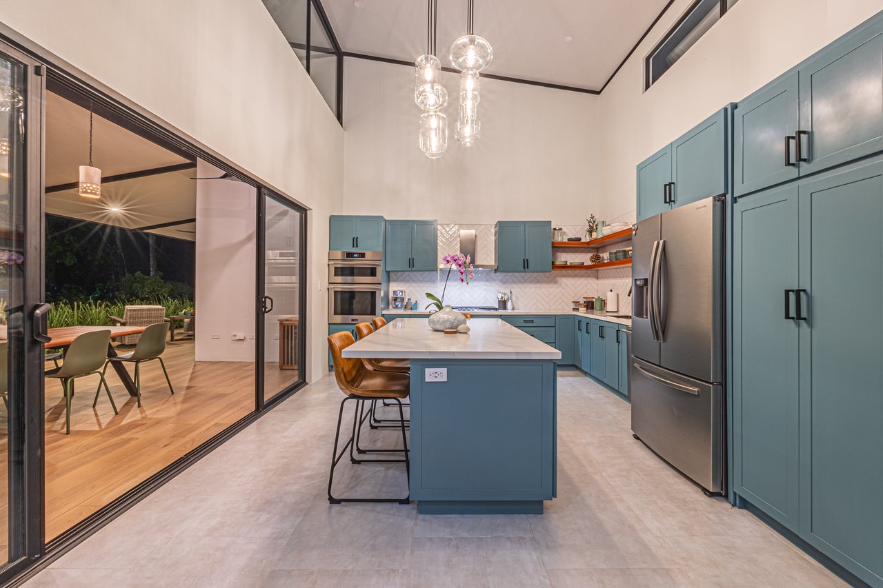 Contemporary Mountain View Villa – 5 Minutes to Playa Dominical