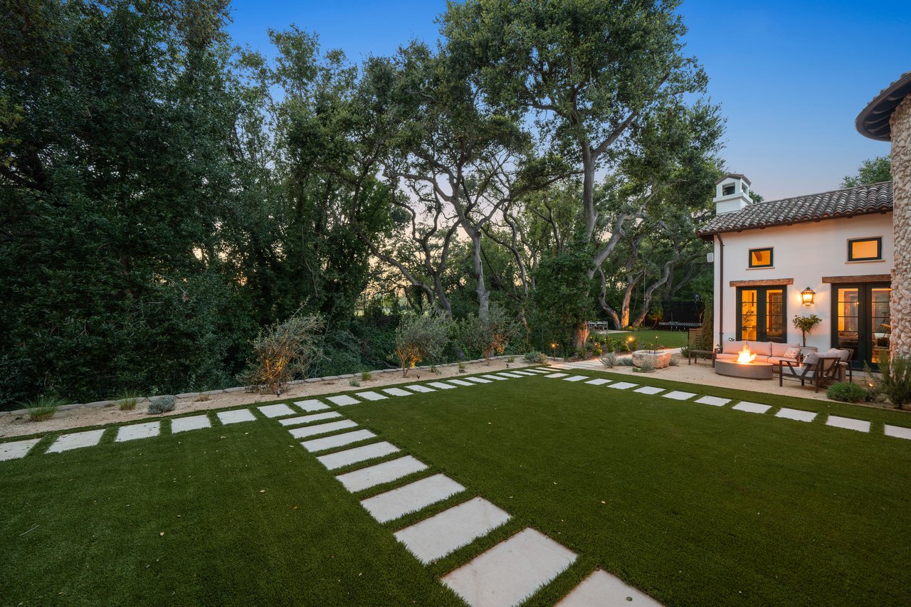 893 Laverne WAY
