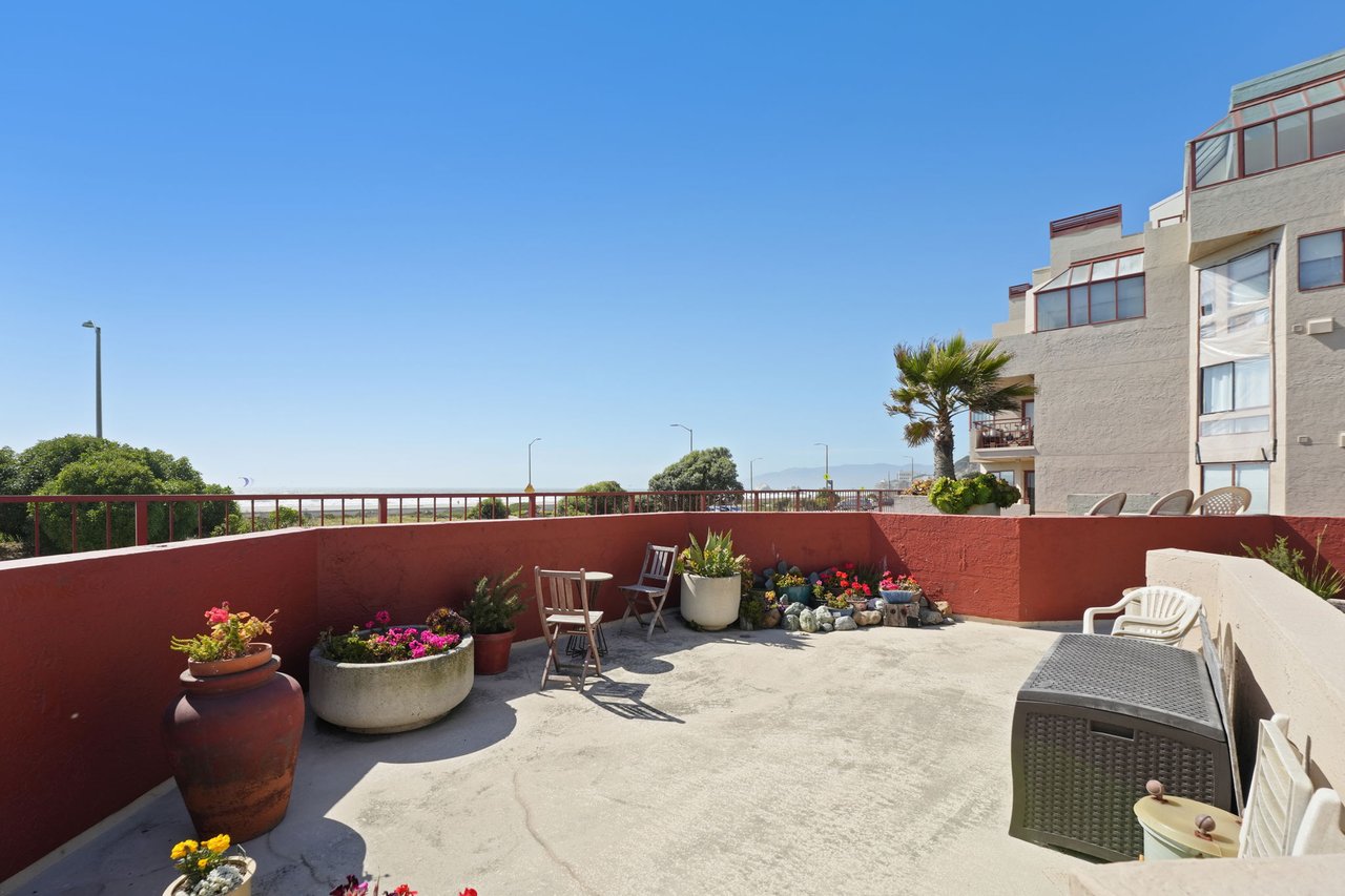 875 La Playa St