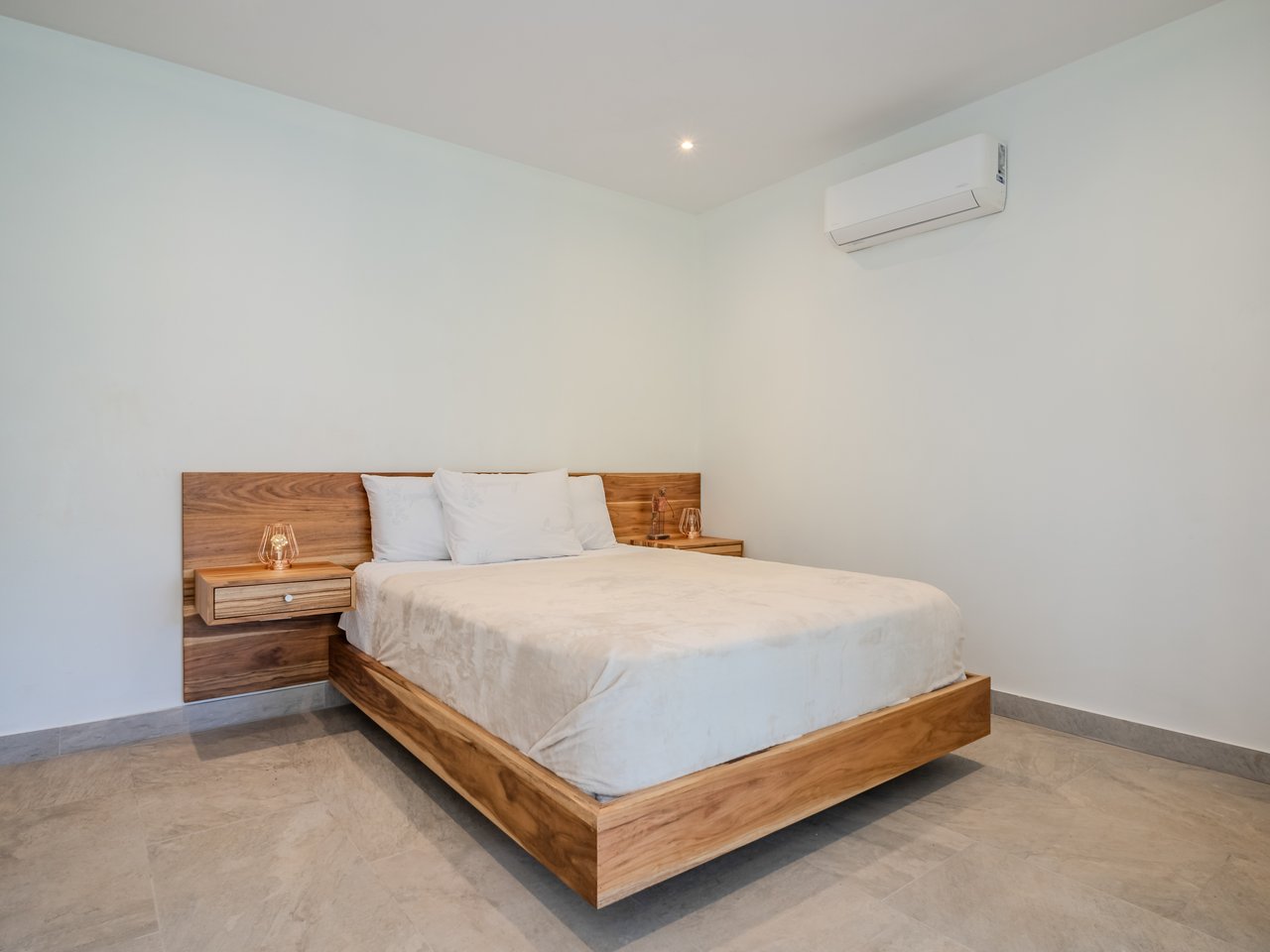 An Exclusive, Sunny Ridge-Top 4-Bed Designer House With Unforgettable Mountain & Jungle Views
