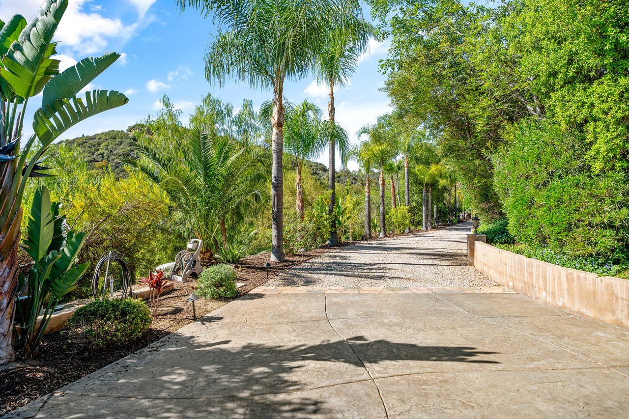 21128 Via Los Laureles