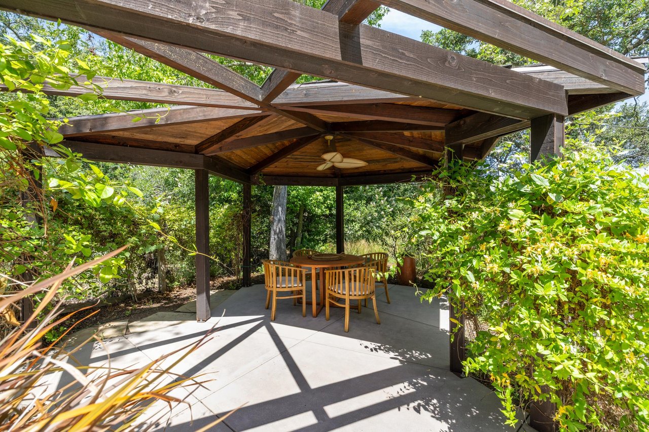 138 Bolivar LN