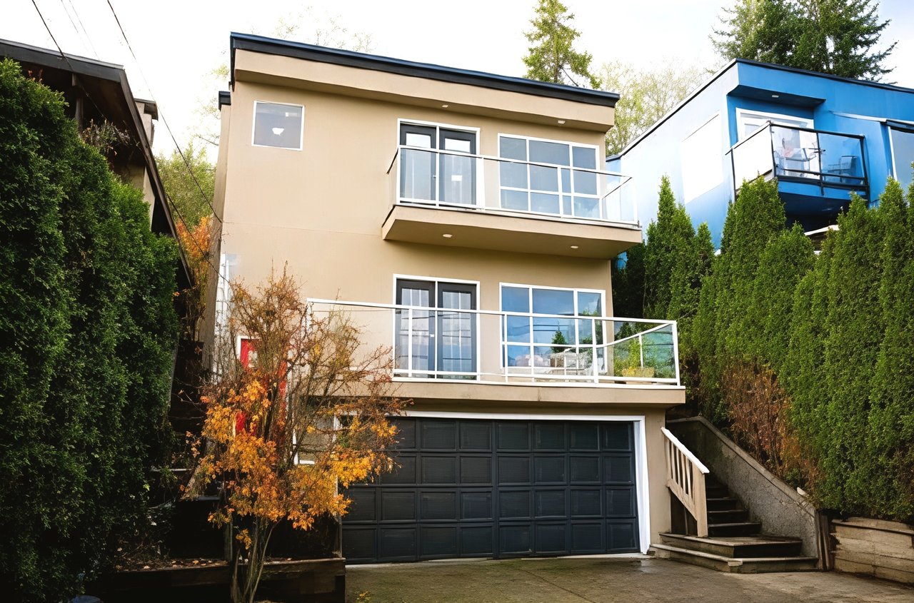 1953 Deep Cove Rd