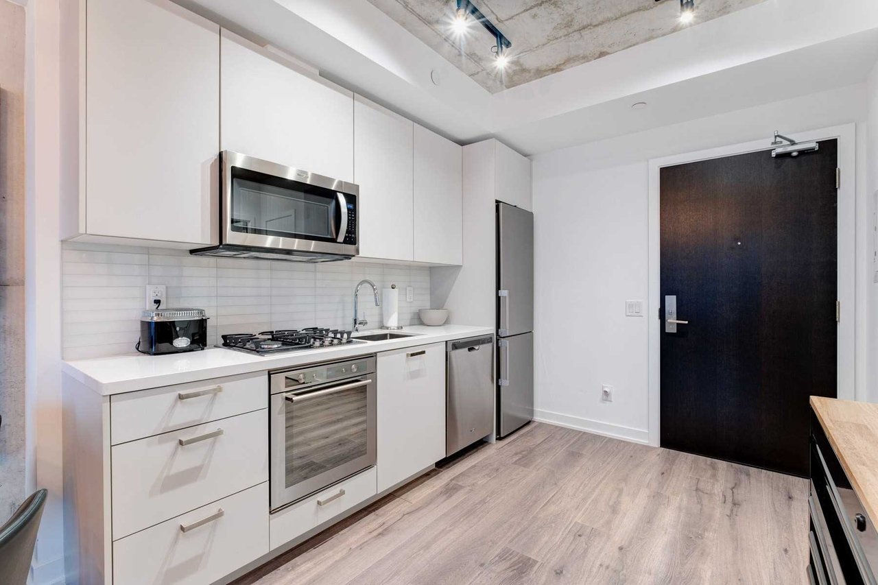 55 Ontario St, Ste 607