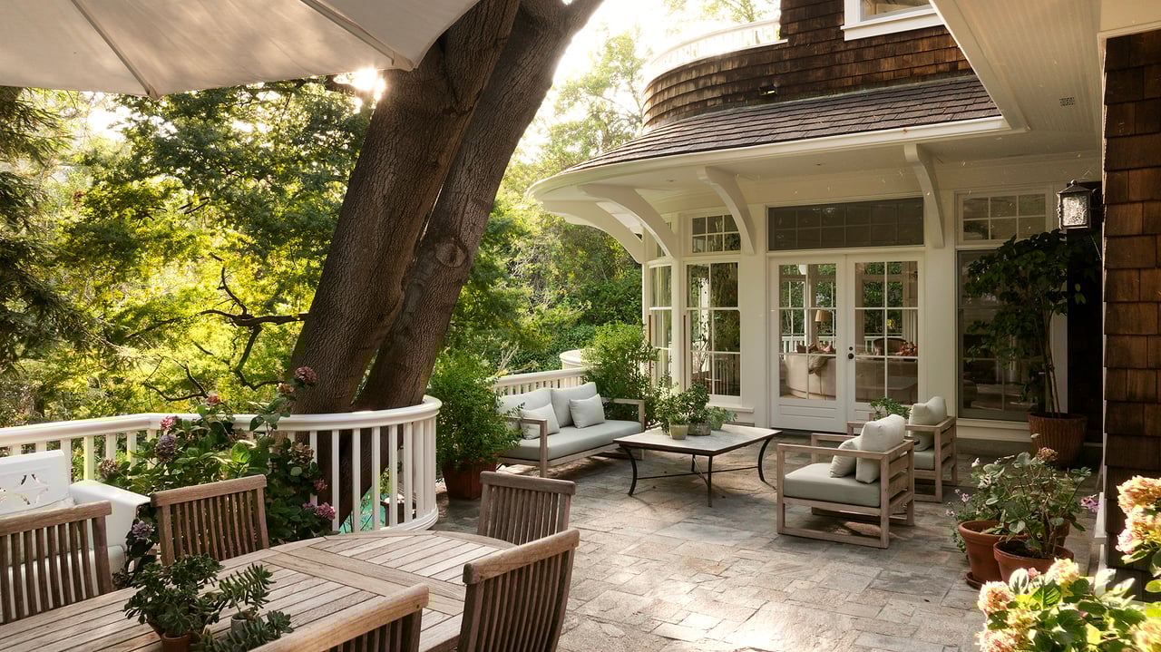 2041 Mandeville Canyon Road