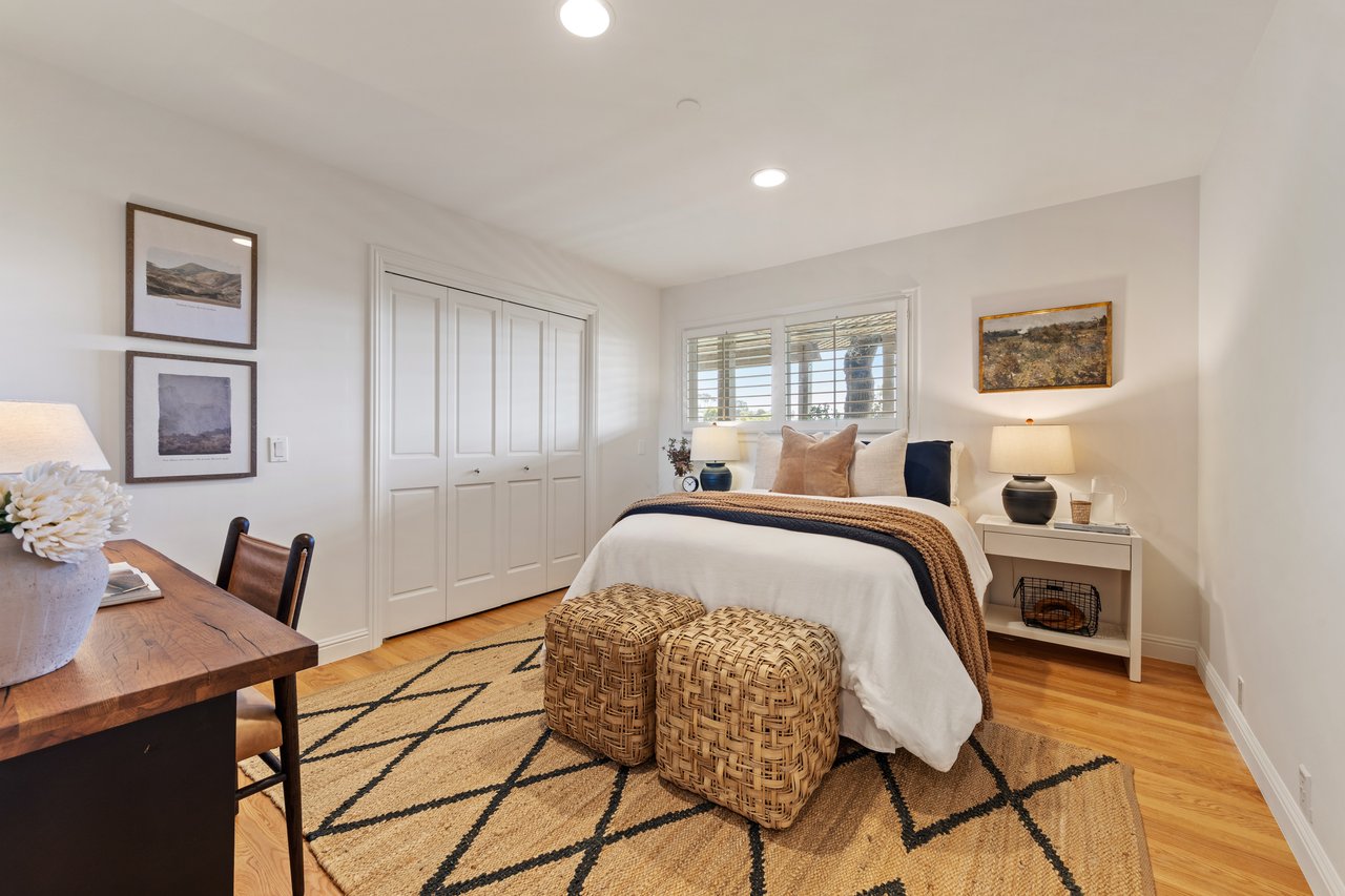 Picturesque and Private View Residence