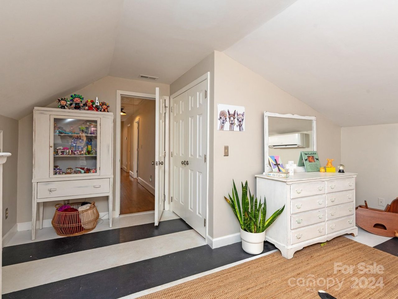 2324 Wedgewood Dr